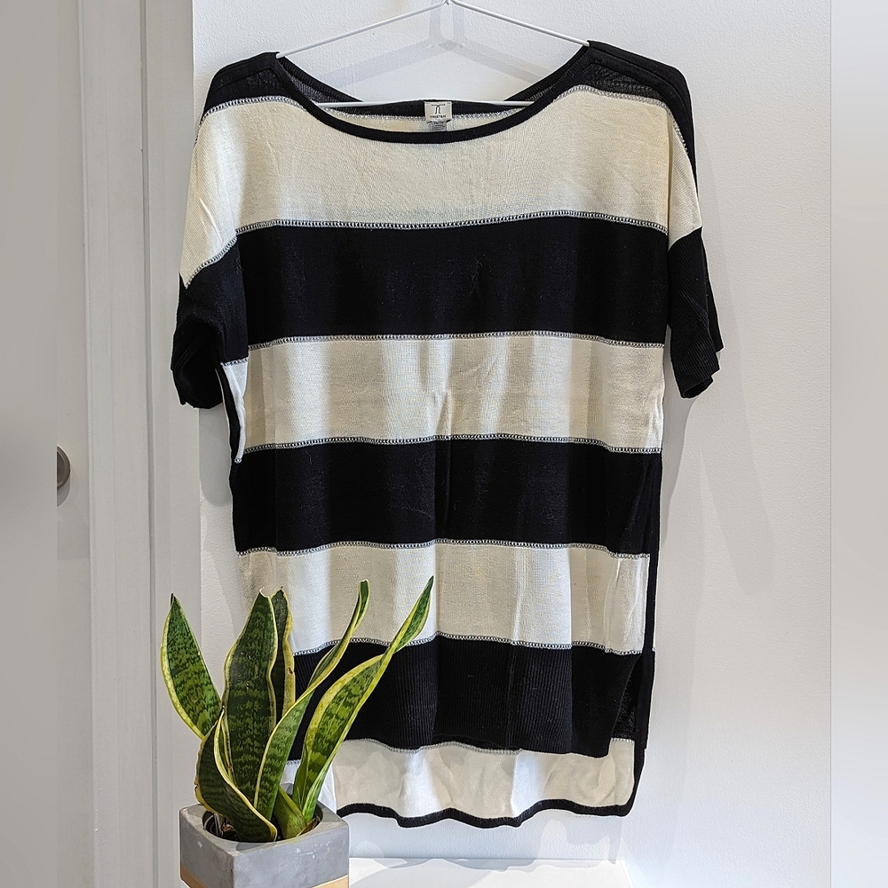 Tristan Size 2 Top